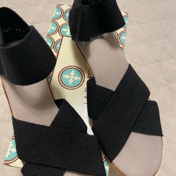 BRAND NEW CHARLESTON SHOE CO- style Peachtree  ordered wrong size - Picture 4 of 4